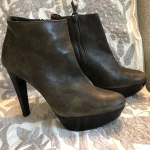 Stuart Weitzman Platform Boots sz 7.5 Gray and Black